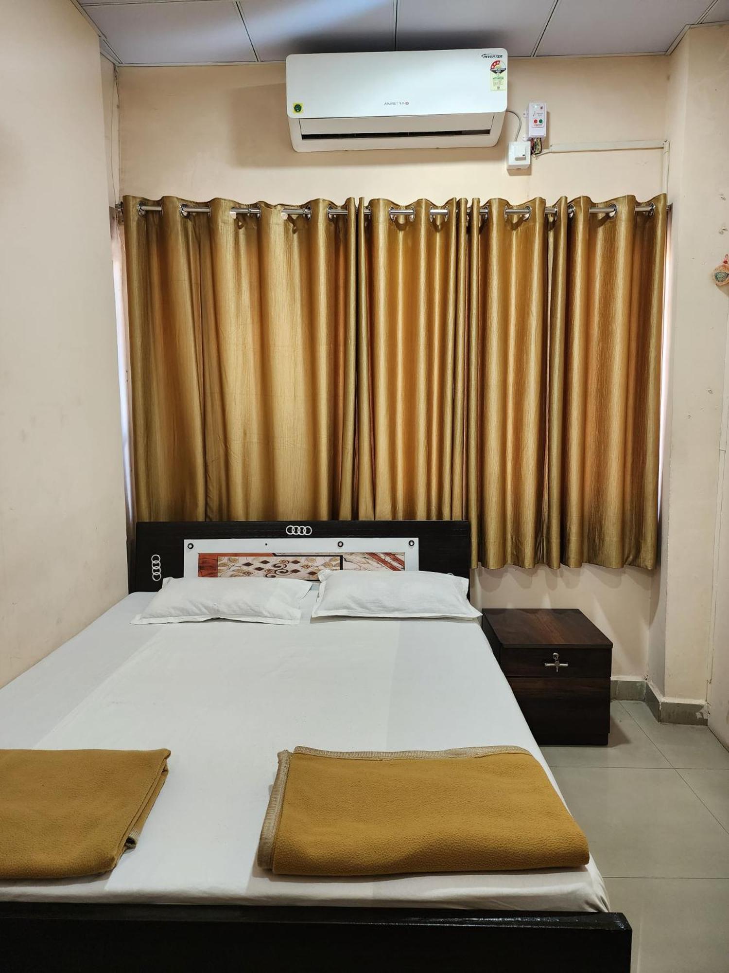 Hotel Diamond Ac Dormitory And Guest House Surat Luaran gambar