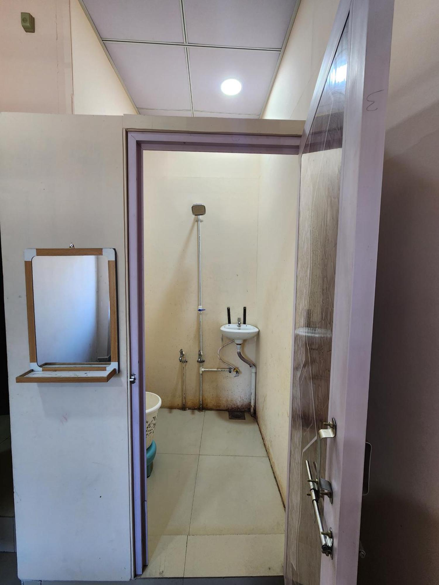 Hotel Diamond Ac Dormitory And Guest House Surat Luaran gambar