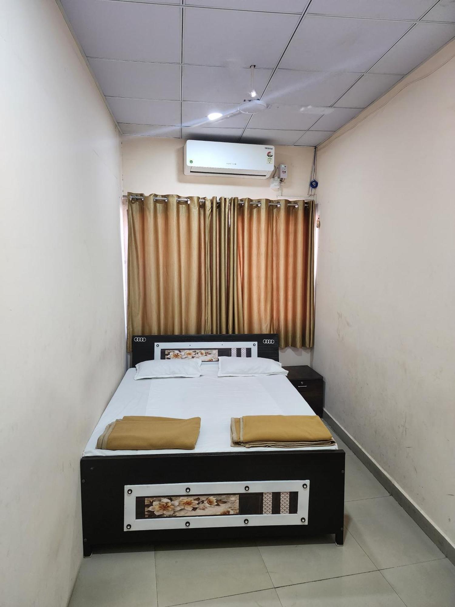 Hotel Diamond Ac Dormitory And Guest House Surat Luaran gambar